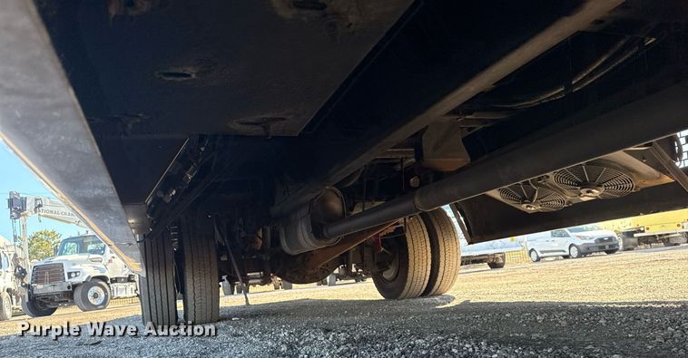 image for item EG2571 2014 Ford F550 Super Duty  shuttle bus