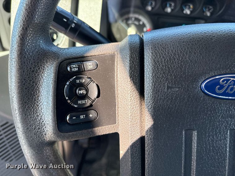 image for item EG2571 2014 Ford F550 Super Duty  shuttle bus