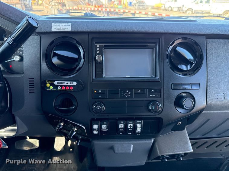 image for item EG2571 2014 Ford F550 Super Duty  shuttle bus