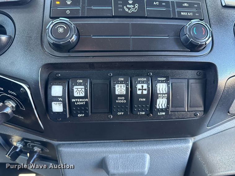 image for item EG2571 2014 Ford F550 Super Duty  shuttle bus