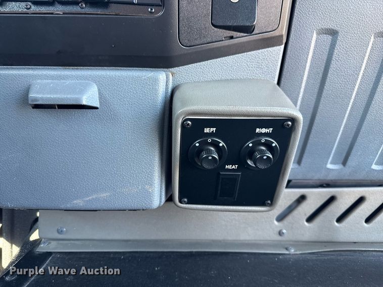 image for item EG2571 2014 Ford F550 Super Duty  shuttle bus