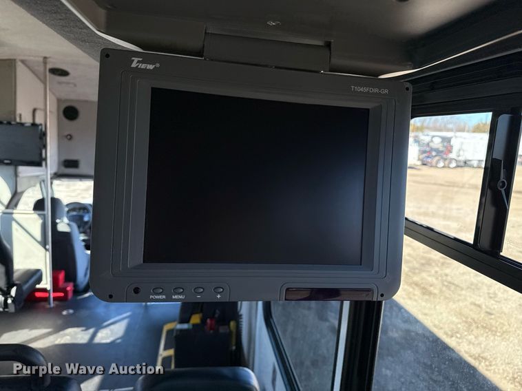 image for item EG2571 2014 Ford F550 Super Duty  shuttle bus