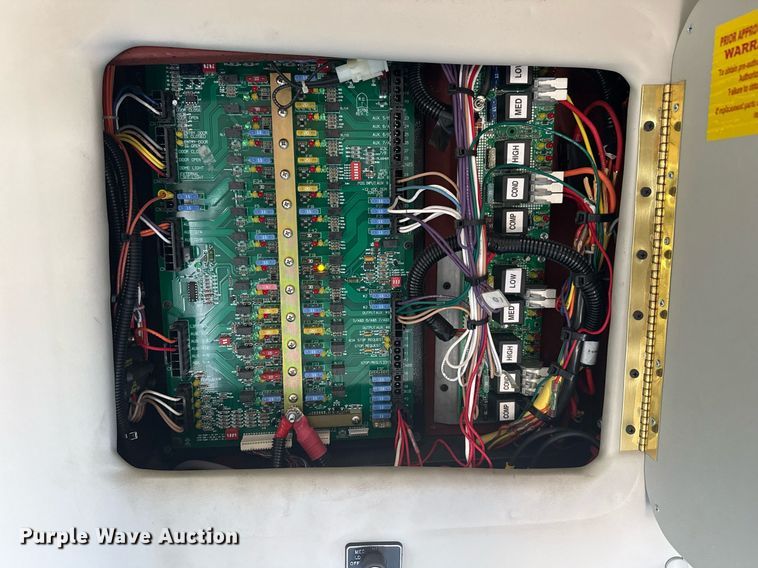 image for item EG2571 2014 Ford F550 Super Duty  shuttle bus