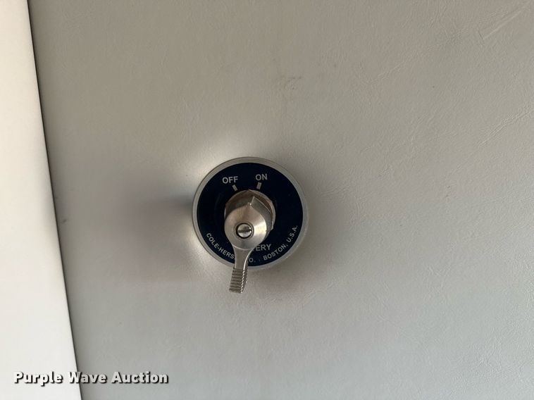 image for item EG2571 2014 Ford F550 Super Duty  shuttle bus