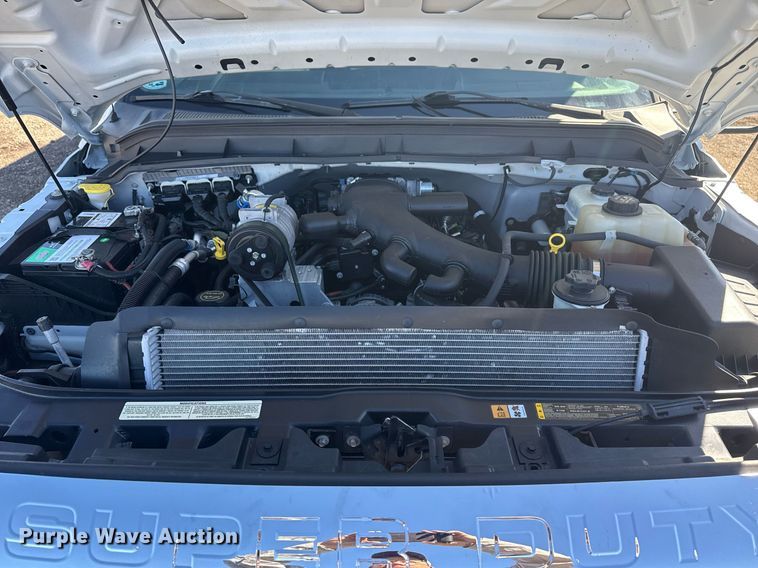 image for item EG2571 2014 Ford F550 Super Duty  shuttle bus