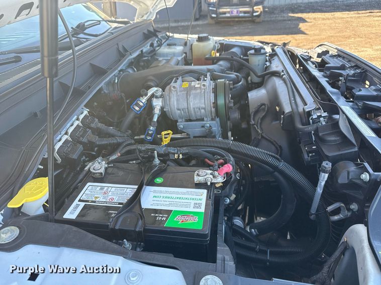 image for item EG2571 2014 Ford F550 Super Duty  shuttle bus