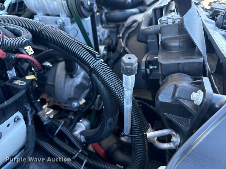 image for item EG2571 2014 Ford F550 Super Duty  shuttle bus