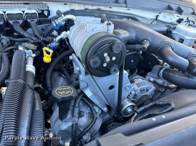 image for item EG2571 2014 Ford F550 Super Duty  shuttle bus