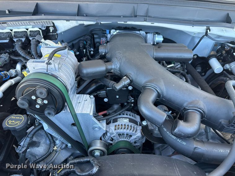 image for item EG2571 2014 Ford F550 Super Duty  shuttle bus