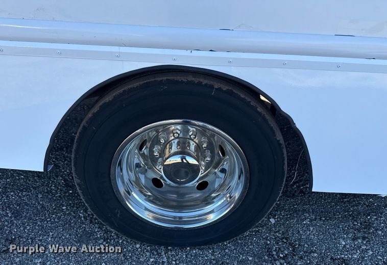 image for item EG2571 2014 Ford F550 Super Duty  shuttle bus