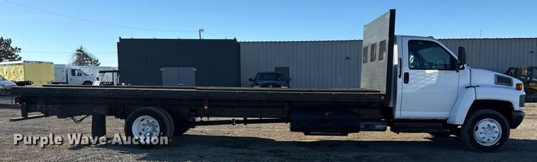 image for item EG2584 2005 GMC C5500 flatbed truck