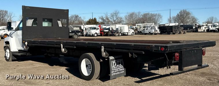 image for item EG2584 2005 GMC C5500 flatbed truck