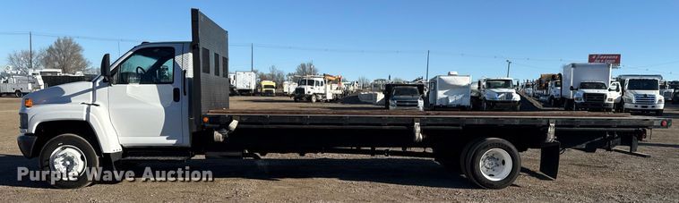 image for item EG2584 2005 GMC C5500 flatbed truck