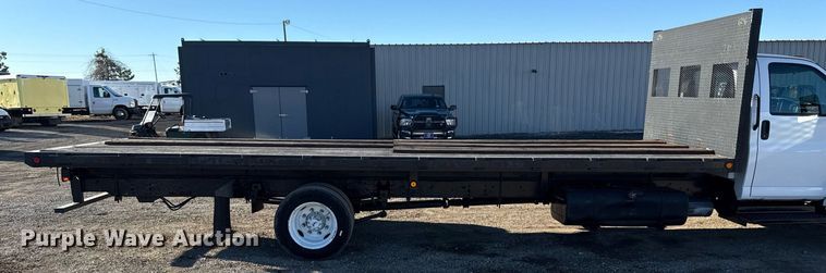 image for item EG2584 2005 GMC C5500 flatbed truck