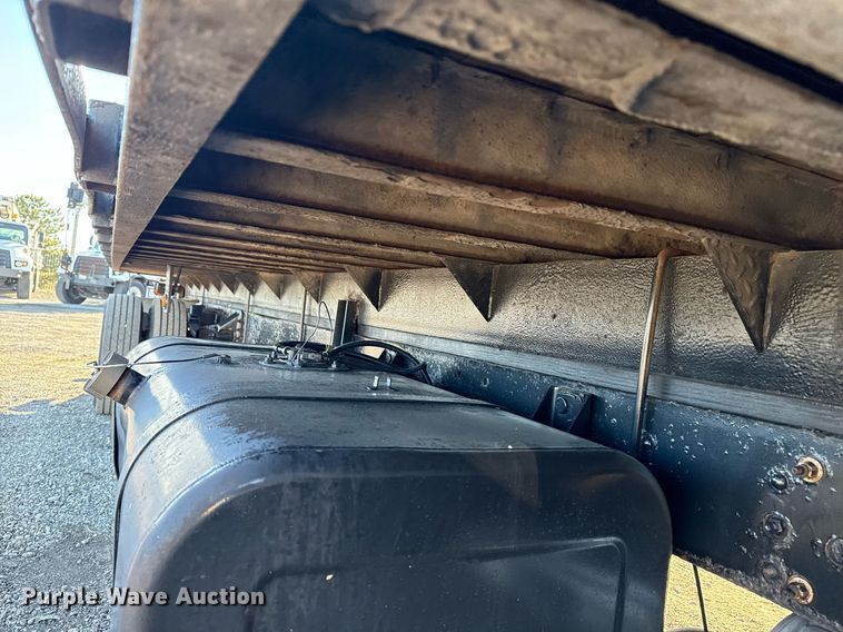 image for item EG2584 2005 GMC C5500 flatbed truck