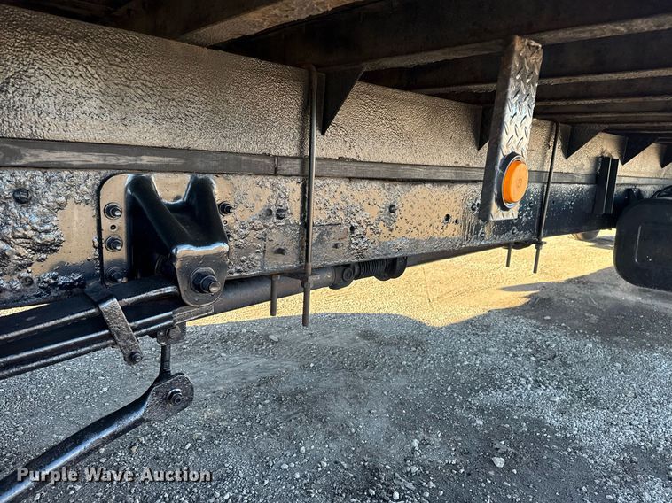 image for item EG2584 2005 GMC C5500 flatbed truck