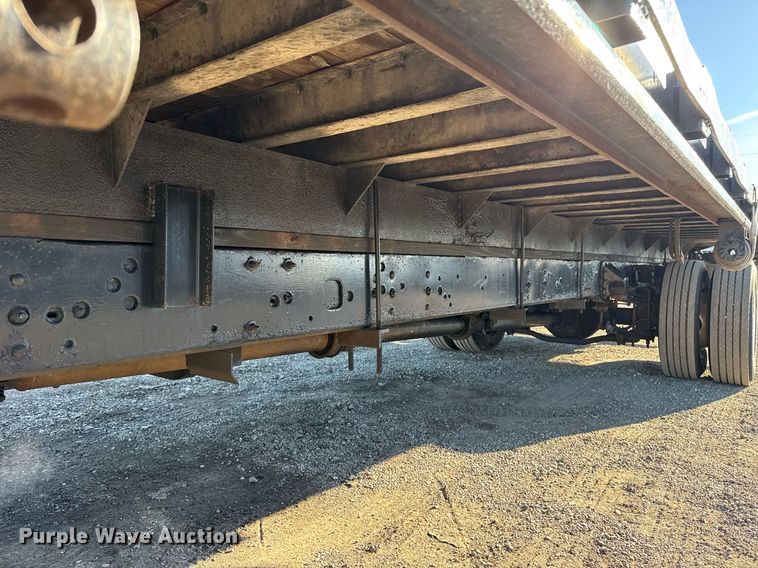 image for item EG2584 2005 GMC C5500 flatbed truck