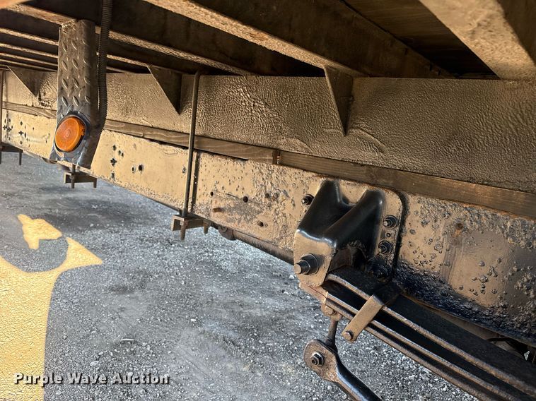 image for item EG2584 2005 GMC C5500 flatbed truck