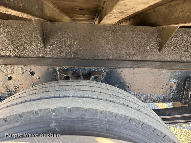 image for item EG2584 2005 GMC C5500 flatbed truck