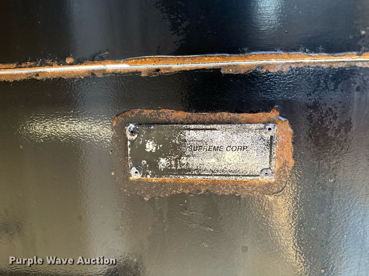 image for item EG2584 2005 GMC C5500 flatbed truck