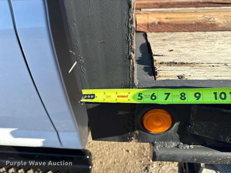 image for item EG2584 2005 GMC C5500 flatbed truck