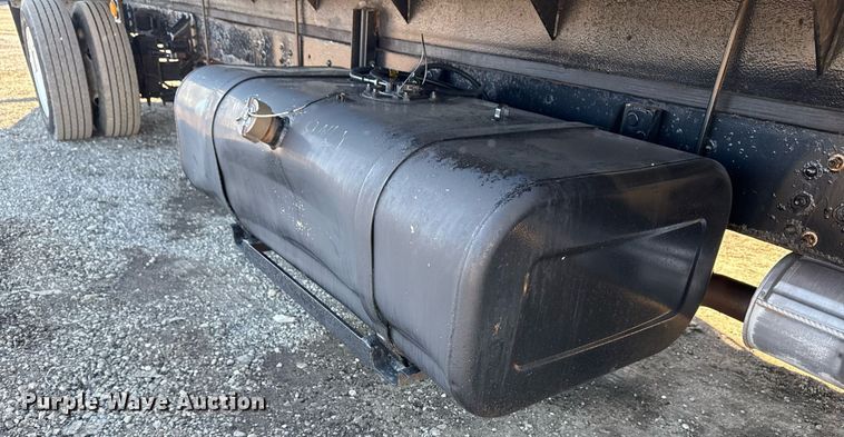 image for item EG2584 2005 GMC C5500 flatbed truck