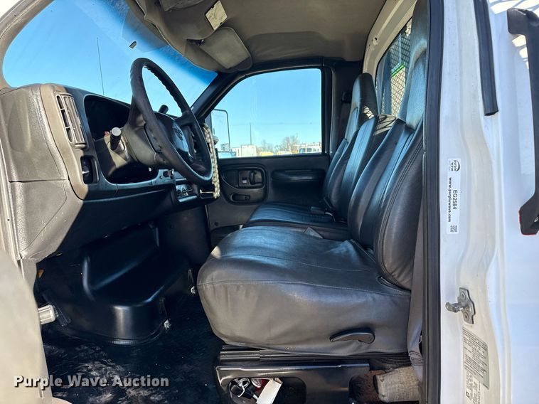 image for item EG2584 2005 GMC C5500 flatbed truck