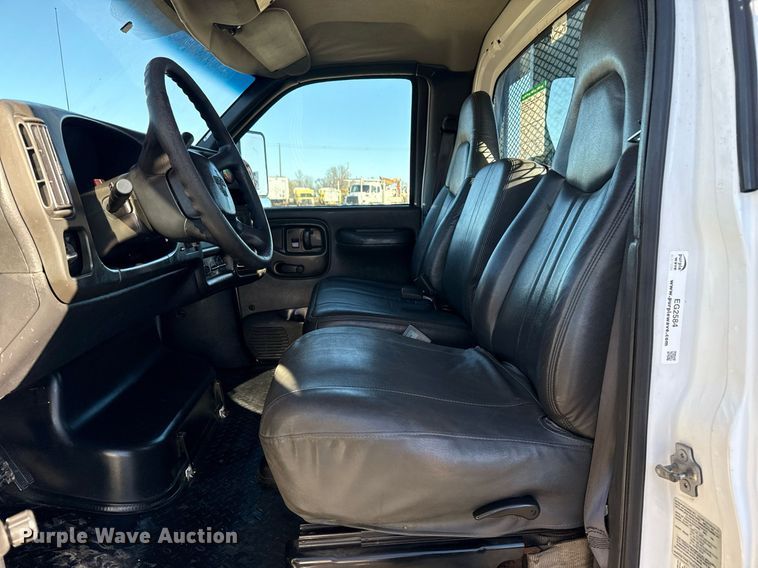 image for item EG2584 2005 GMC C5500 flatbed truck