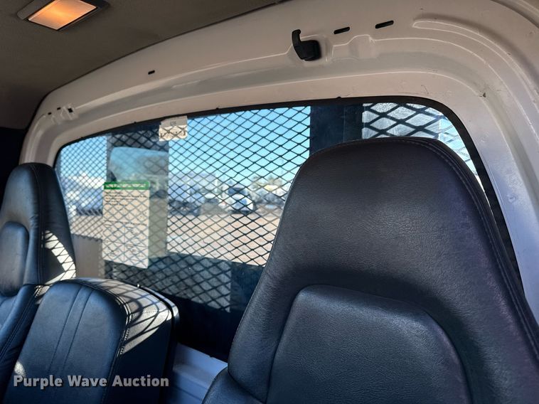 image for item EG2584 2005 GMC C5500 flatbed truck