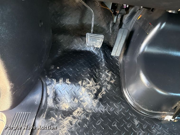 image for item EG2584 2005 GMC C5500 flatbed truck