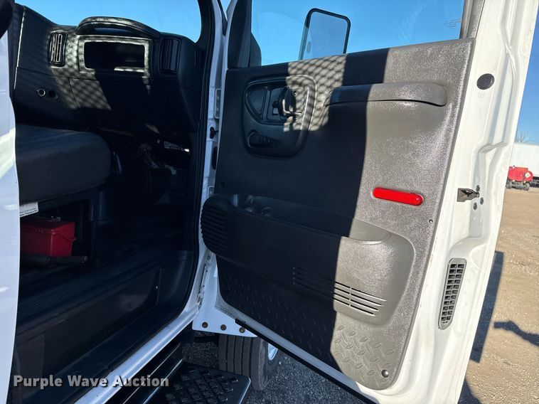 image for item EG2584 2005 GMC C5500 flatbed truck