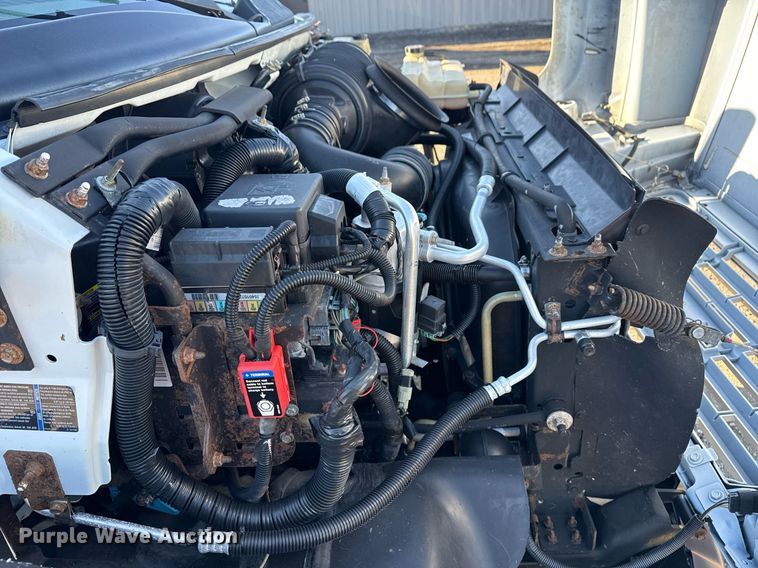 image for item EG2584 2005 GMC C5500 flatbed truck