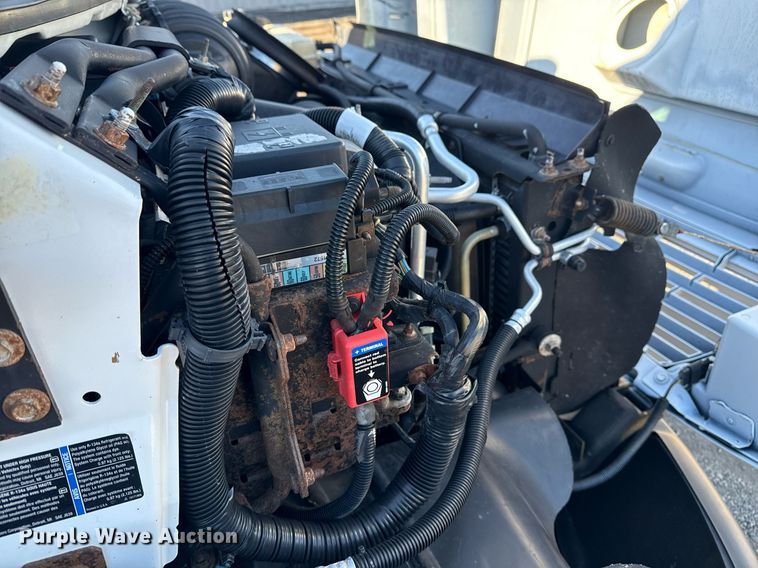 image for item EG2584 2005 GMC C5500 flatbed truck