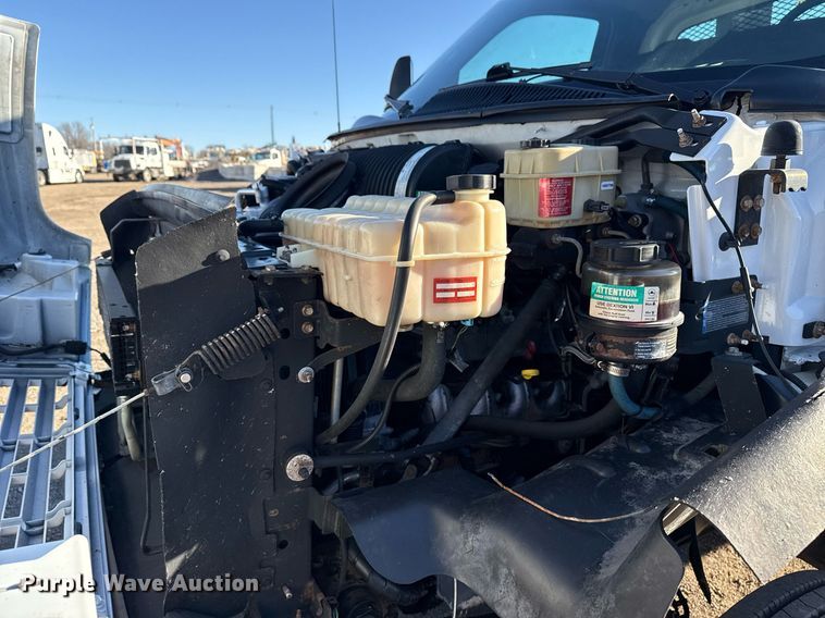 image for item EG2584 2005 GMC C5500 flatbed truck