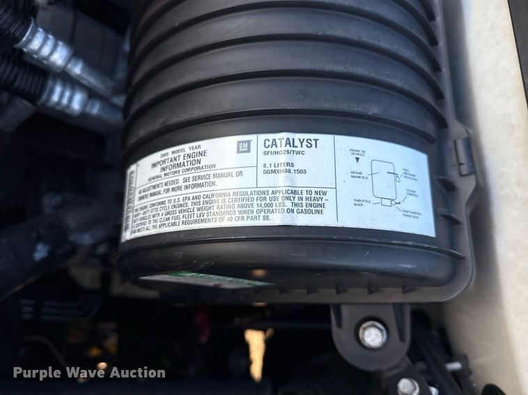 image for item EG2584 2005 GMC C5500 flatbed truck