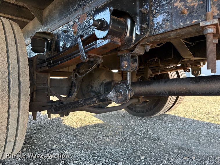 image for item EG2584 2005 GMC C5500 flatbed truck