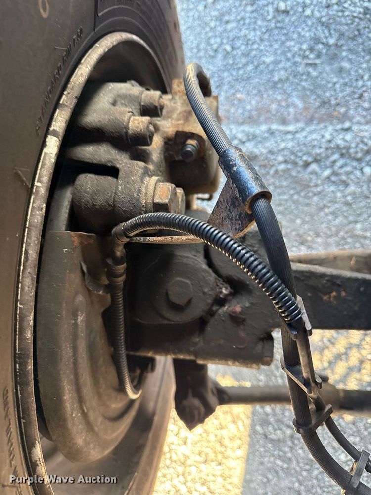 image for item EG2584 2005 GMC C5500 flatbed truck