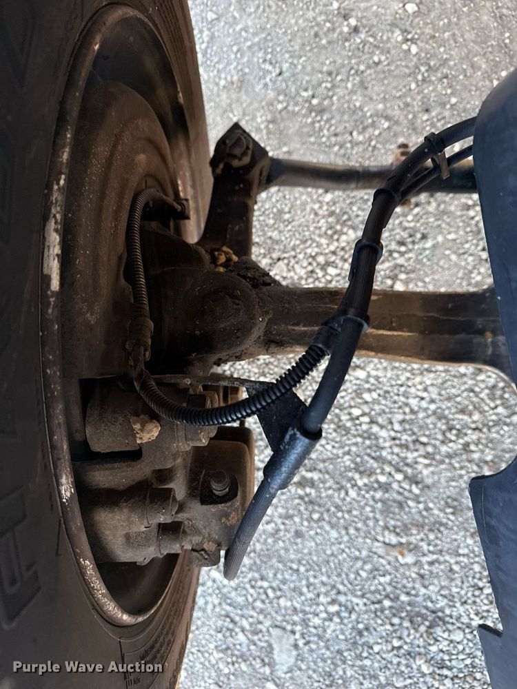 image for item EG2584 2005 GMC C5500 flatbed truck