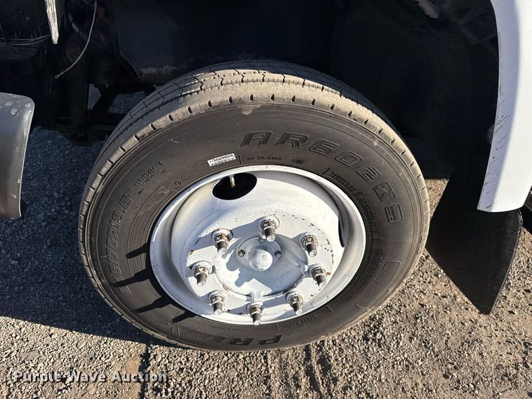 image for item EG2584 2005 GMC C5500 flatbed truck