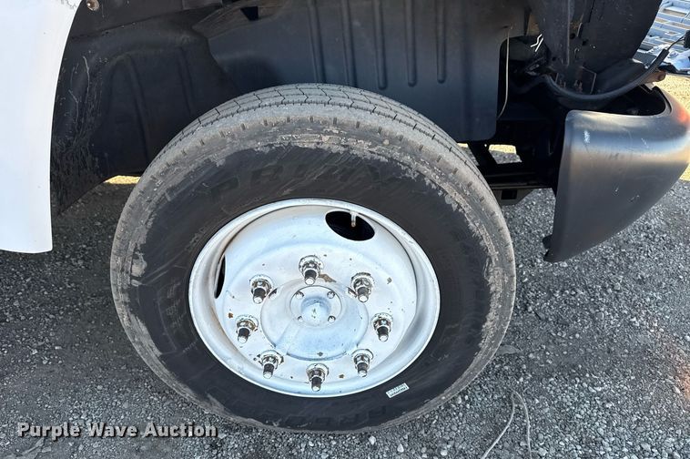 image for item EG2584 2005 GMC C5500 flatbed truck