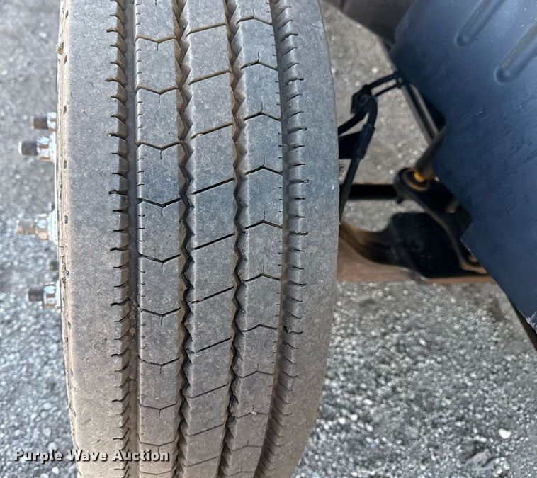 image for item EG2584 2005 GMC C5500 flatbed truck