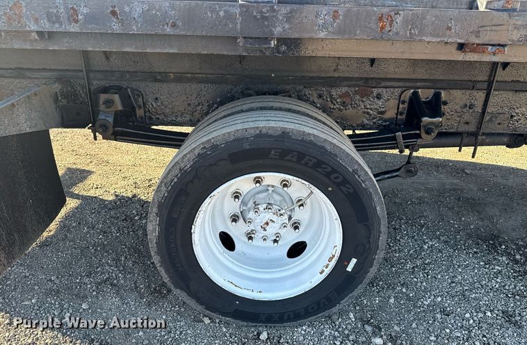 image for item EG2584 2005 GMC C5500 flatbed truck