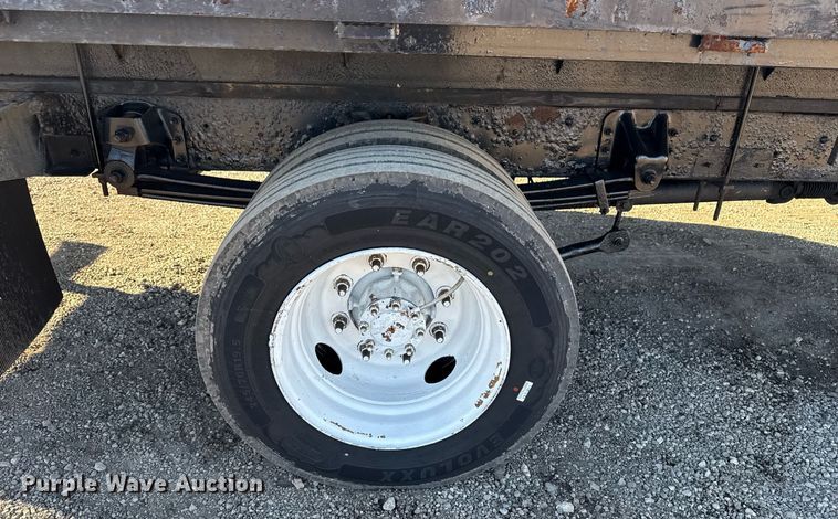 image for item EG2584 2005 GMC C5500 flatbed truck