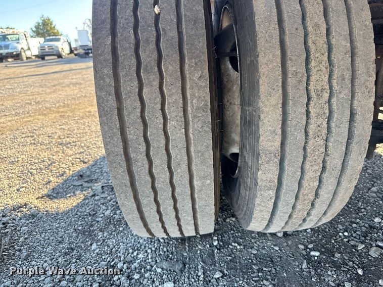 image for item EG2584 2005 GMC C5500 flatbed truck