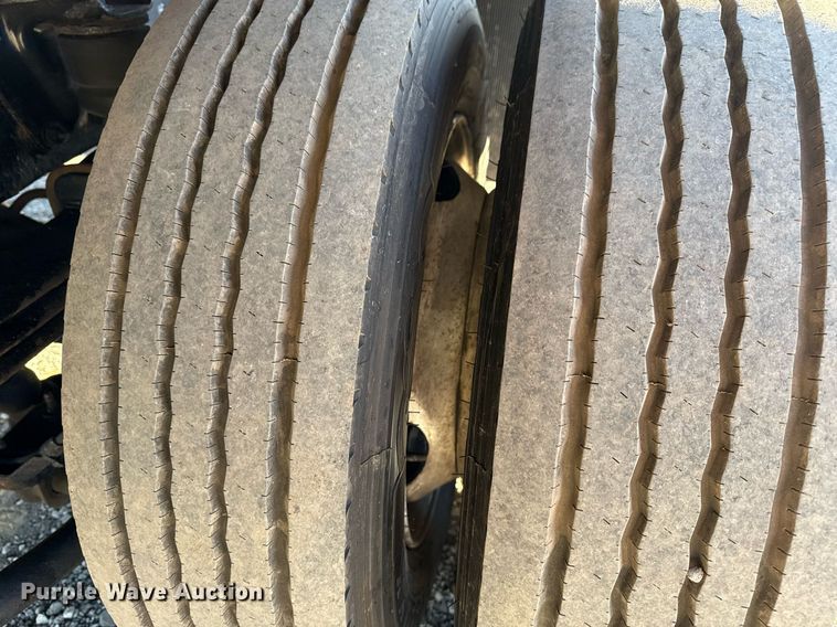 image for item EG2584 2005 GMC C5500 flatbed truck