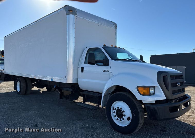 image for item EG2586 2015 Ford F750 Super Duty box truck