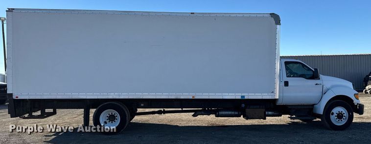 image for item EG2586 2015 Ford F750 Super Duty box truck