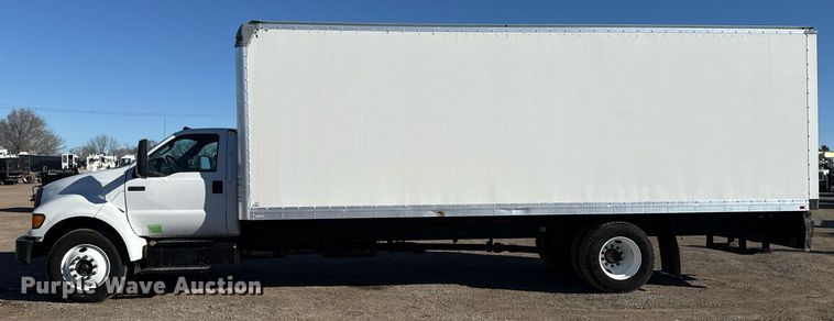 image for item EG2586 2015 Ford F750 Super Duty box truck