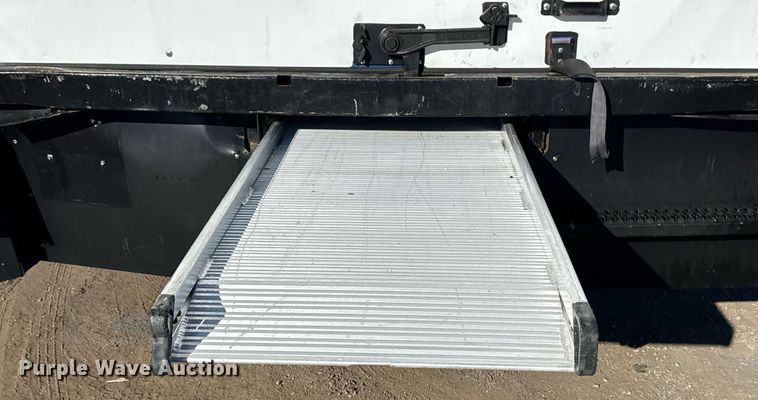 image for item EG2586 2015 Ford F750 Super Duty box truck