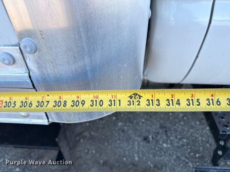 image for item EG2586 2015 Ford F750 Super Duty box truck